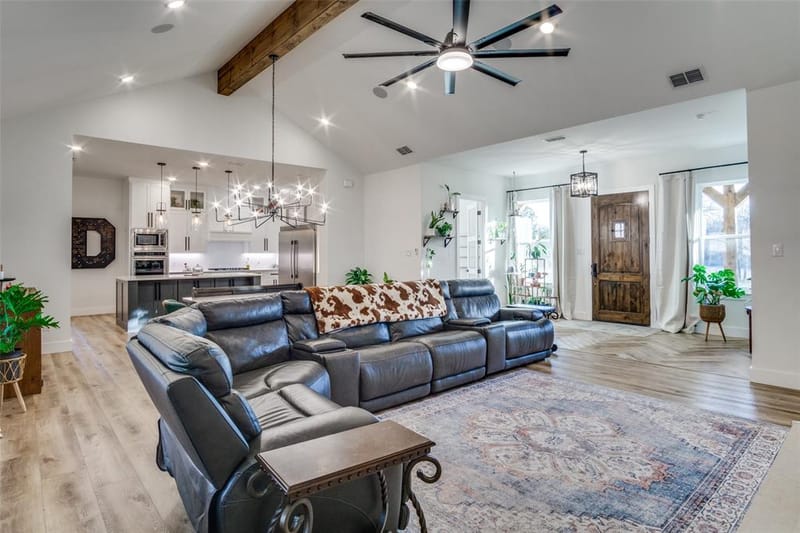 112 Wooded Acres Drive, Mineral Wells TX 76067
