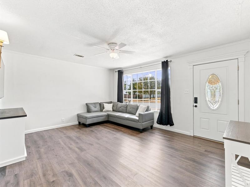 321 E Pine Street, Jacksboro TX 76458 - Photo 6
