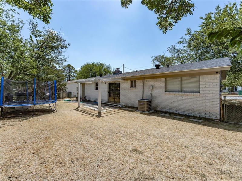 321 E Pine Street, Jacksboro TX 76458 - Photo 28