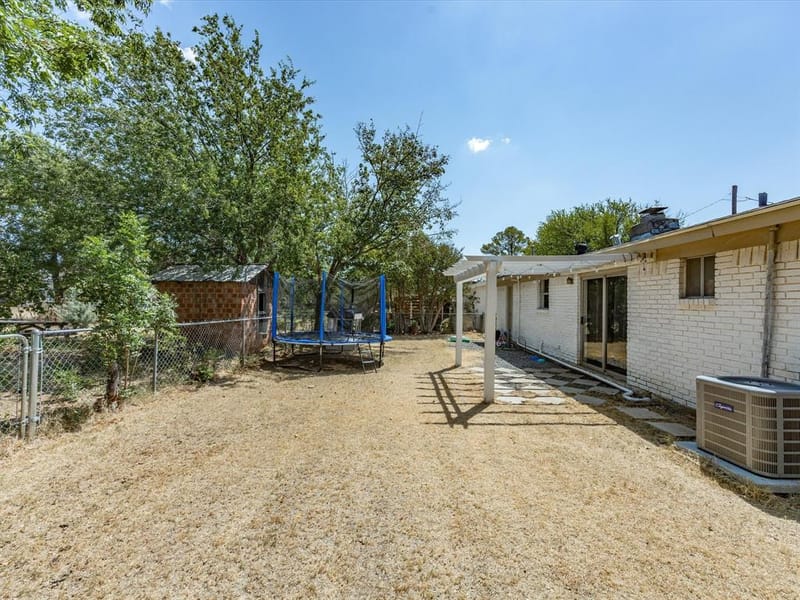 321 E Pine Street, Jacksboro TX 76458 - Photo 29