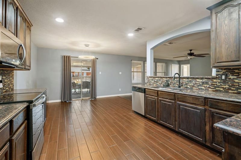204 Rosewood Court, Red Oak TX 75154 - Photo 11