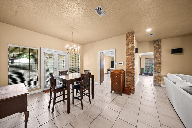 342 Hillcroft Drive, Duncanville TX 75137 - Photo 6