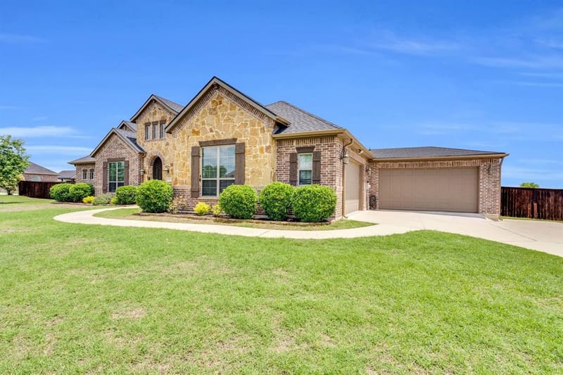 102 Willowbrook Drive, Waxahachie TX 75165 - Photo 2