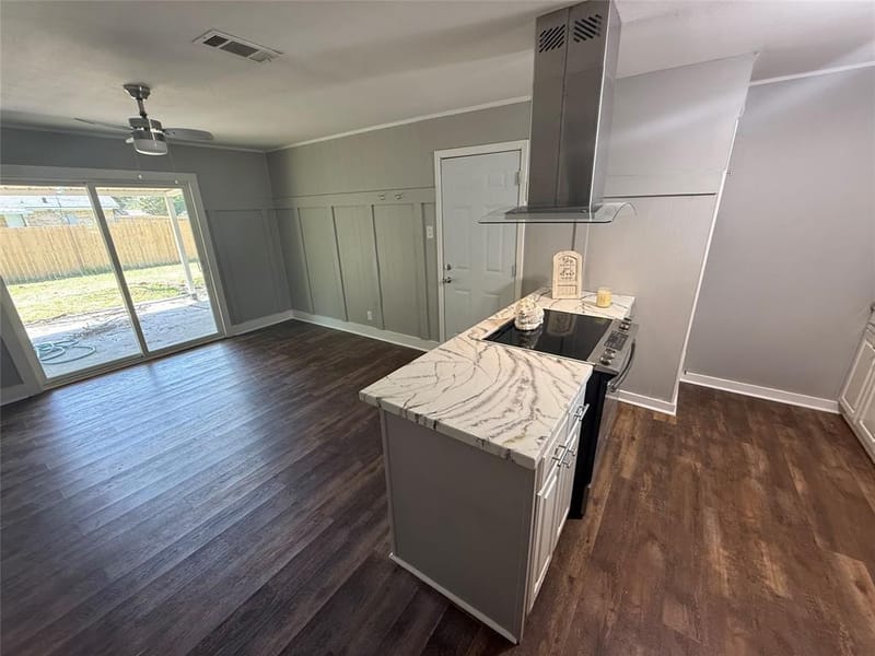 300 S Joyce Street, Lacy Lakeview TX 76705 - Photo 5