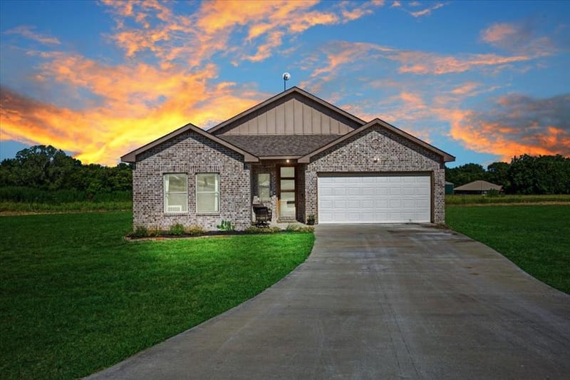 314 Delatorre Street, Trenton TX 75490