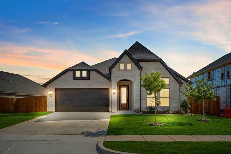 268 Coronado Court, Granbury TX 76048 - Photo 2