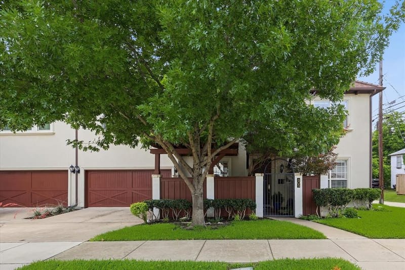 605 Montgomery Street, Fort Worth TX 76107