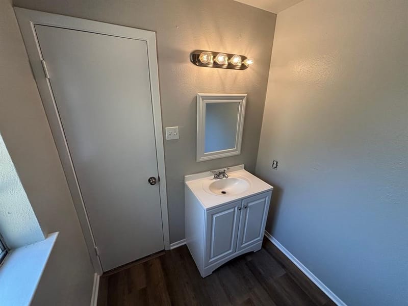 4002 Fairbanks Court, Irving TX 75062 - Photo 17