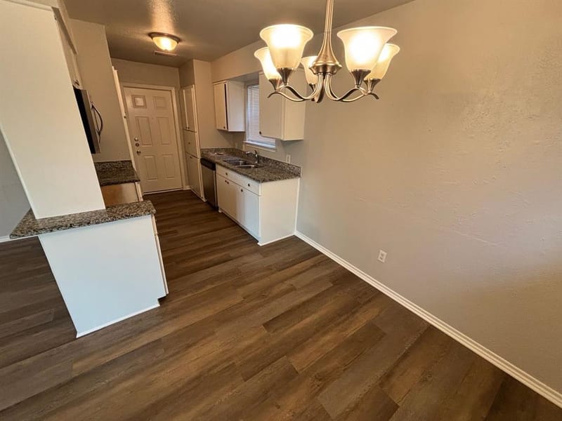 4002 Fairbanks Court, Irving TX 75062 - Photo 7