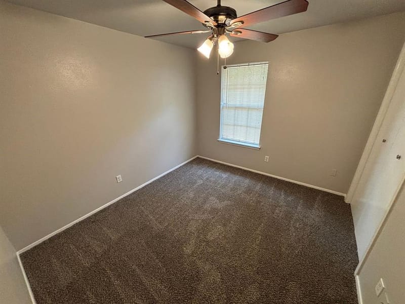 4002 Fairbanks Court, Irving TX 75062 - Photo 10