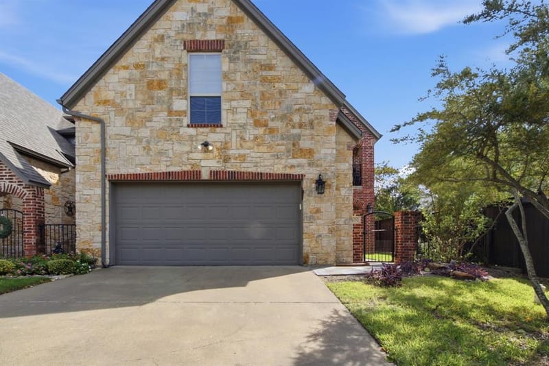 600 N Avalon Court, Granbury TX 76048 - Photo 2