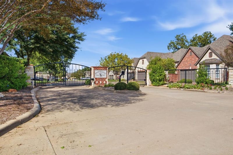 600 N Avalon Court, Granbury TX 76048