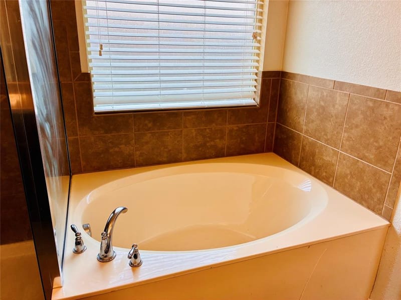 2229 Caroline Drive, Weatherford TX 76087 - Photo 17