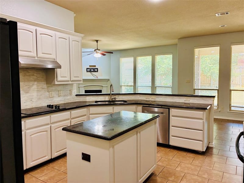 2229 Caroline Drive, Weatherford TX 76087 - Photo 12