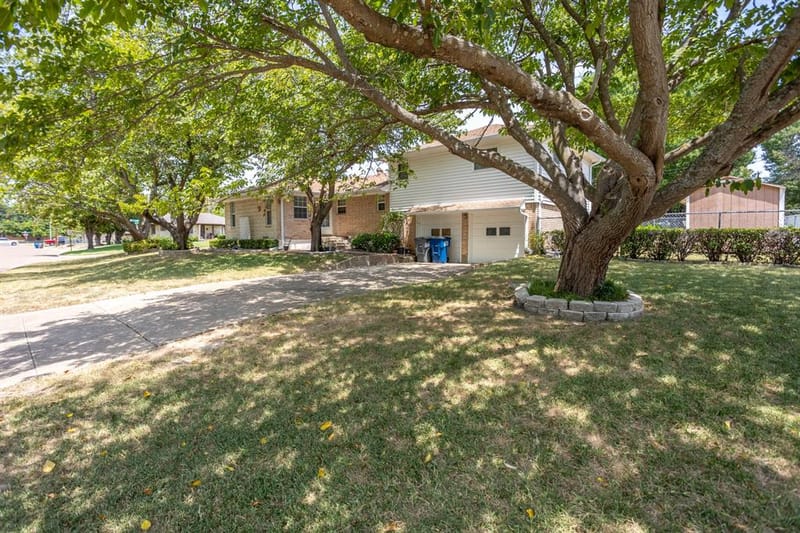950 SYCAMORE Lane, Lancaster TX 75146 - Photo 3