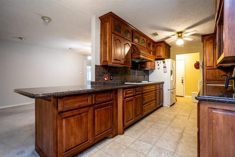 950 SYCAMORE Lane, Lancaster TX 75146 - Photo 9