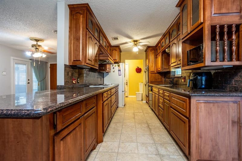 950 SYCAMORE Lane, Lancaster TX 75146 - Photo 10