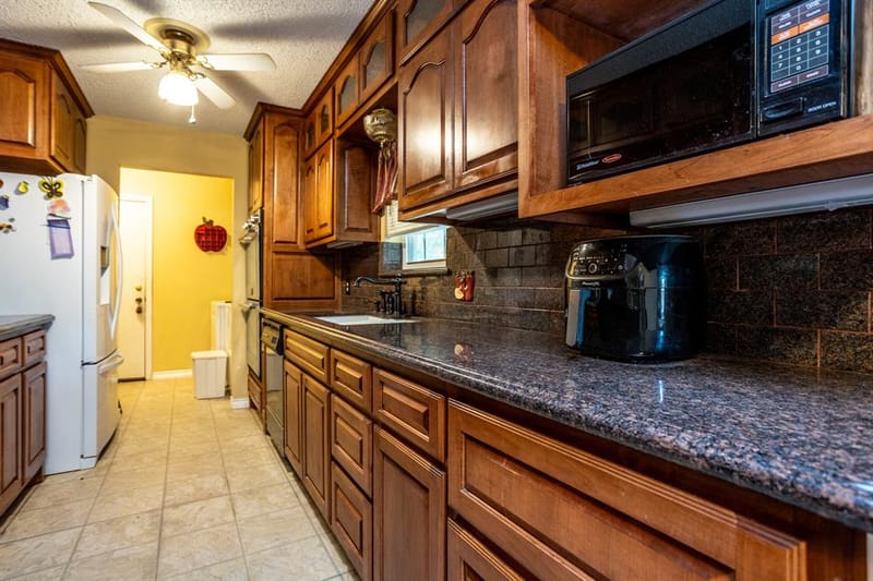950 SYCAMORE Lane, Lancaster TX 75146 - Photo 11