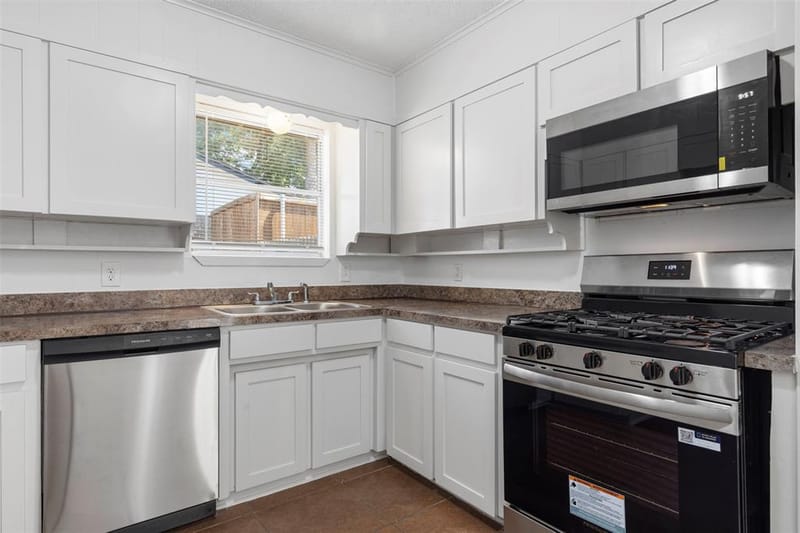 2020 Fordham Lane, Denton TX 76201 - Photo 6