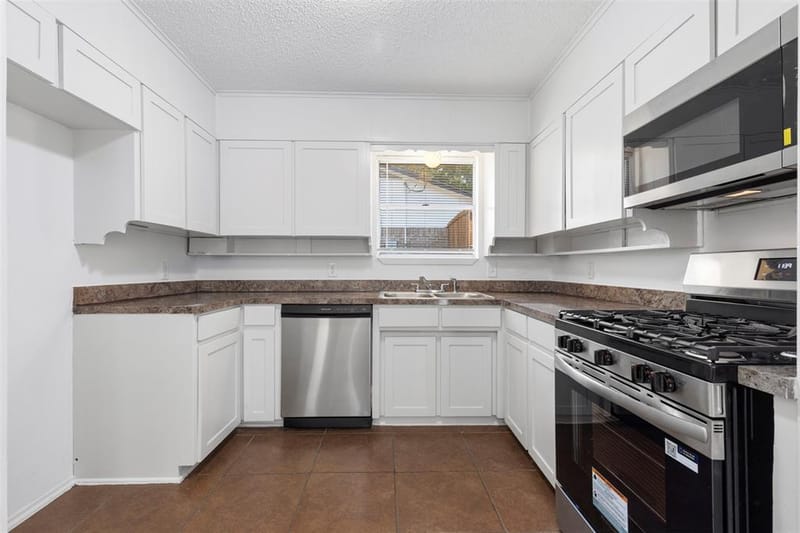 2020 Fordham Lane, Denton TX 76201 - Photo 7