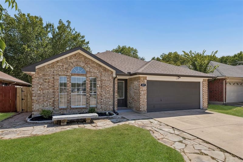 617 Forest Oaks Drive, Grand Prairie TX 75052