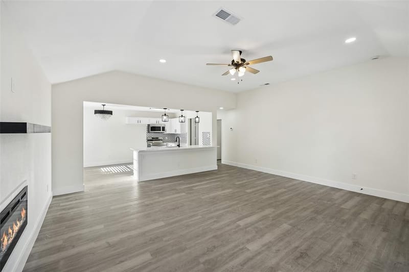 617 Forest Oaks Drive, Grand Prairie TX 75052 - Photo 5