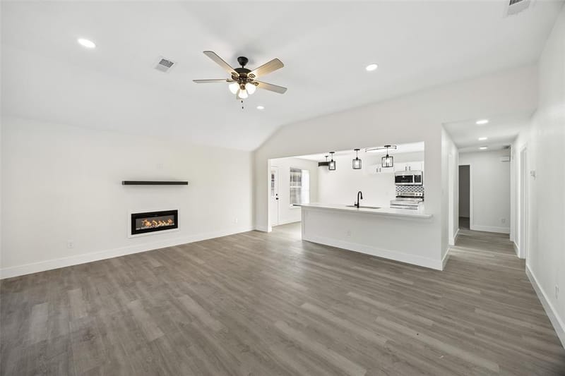 617 Forest Oaks Drive, Grand Prairie TX 75052 - Photo 4