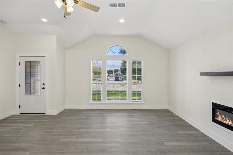 617 Forest Oaks Drive, Grand Prairie TX 75052 - Photo 8