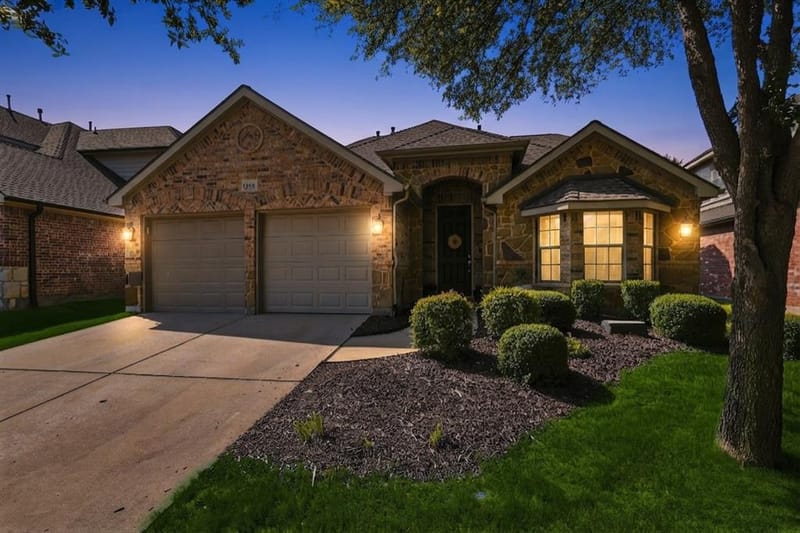 1124 Wilson Drive, Lantana TX 76226