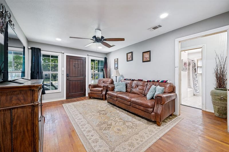 1008 E Russell Avenue, Carrollton TX 75006 - Photo 6