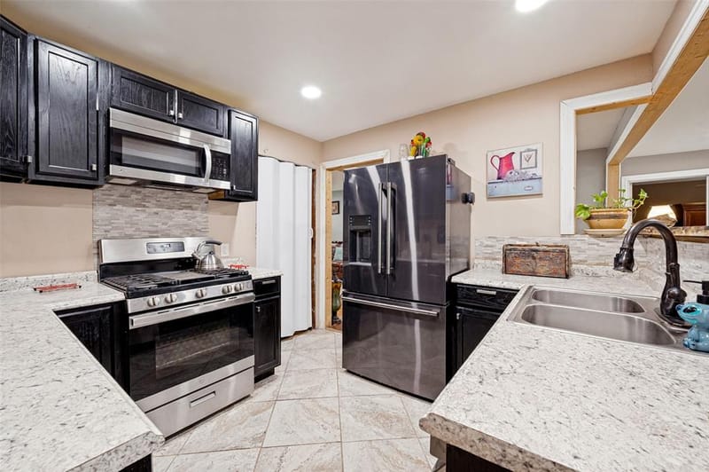 1008 E Russell Avenue, Carrollton TX 75006 - Photo 7