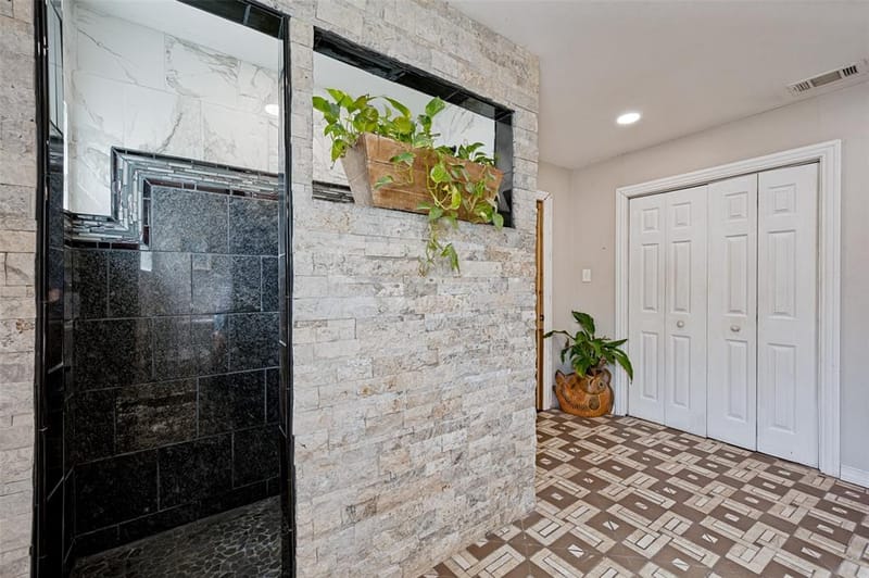 1008 E Russell Avenue, Carrollton TX 75006 - Photo 18