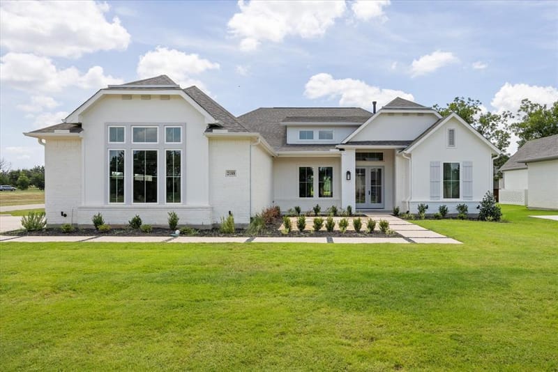 2188 Middlewood Circle, Granbury TX 76049