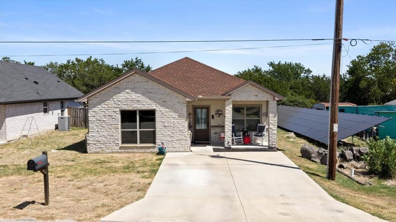 1608 Ridgeview Trail, Granbury TX 76048 - Photo 2