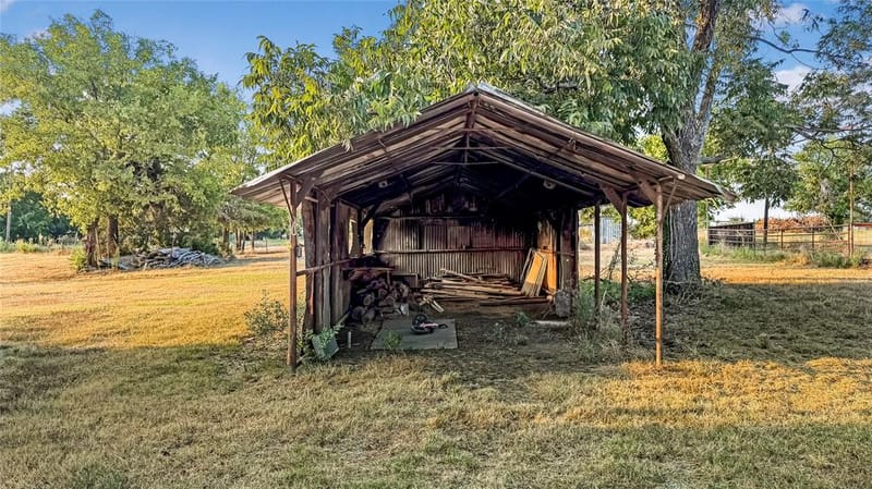 697 County Road 166, Whitesboro TX 76273 - Photo 23