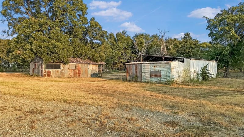 697 County Road 166, Whitesboro TX 76273 - Photo 22