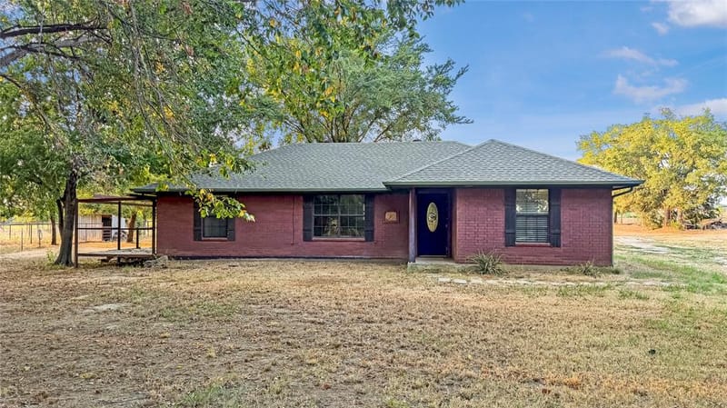 697 County Road 166, Whitesboro TX 76273