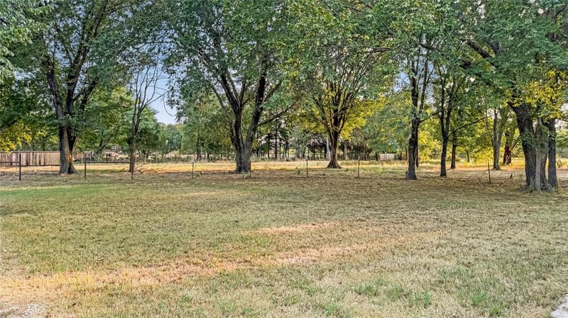 697 County Road 166, Whitesboro TX 76273 - Photo 20