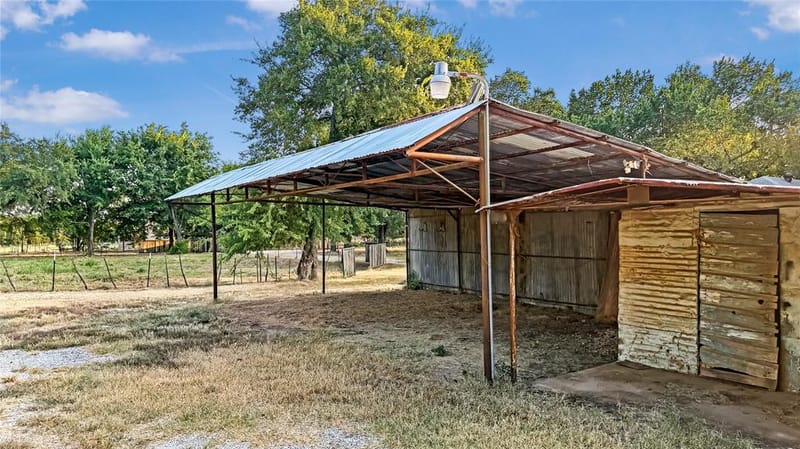 697 County Road 166, Whitesboro TX 76273 - Photo 24