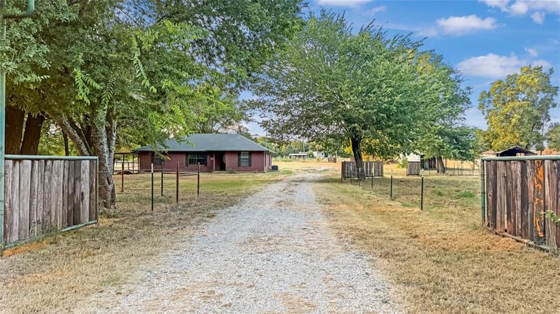 697 County Road 166, Whitesboro TX 76273 - Photo 14
