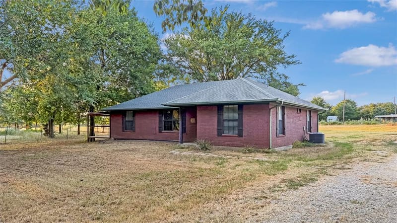 697 County Road 166, Whitesboro TX 76273 - Photo 15