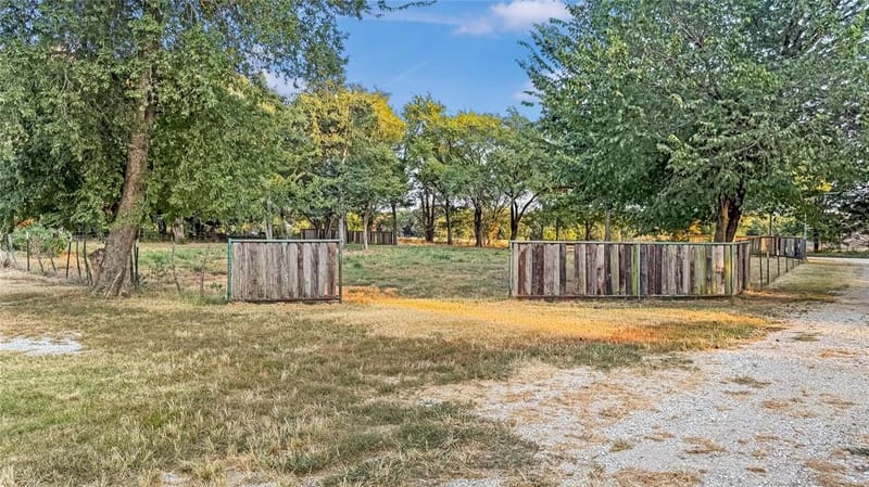 697 County Road 166, Whitesboro TX 76273 - Photo 19