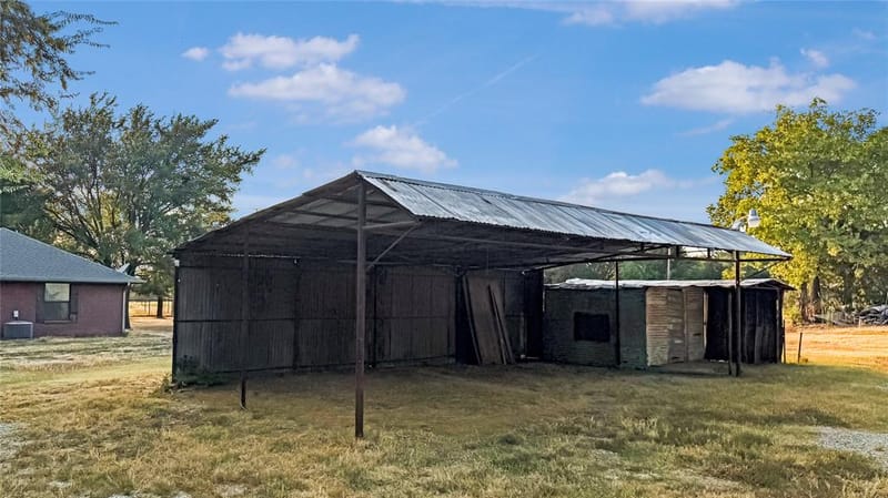 697 County Road 166, Whitesboro TX 76273 - Photo 25