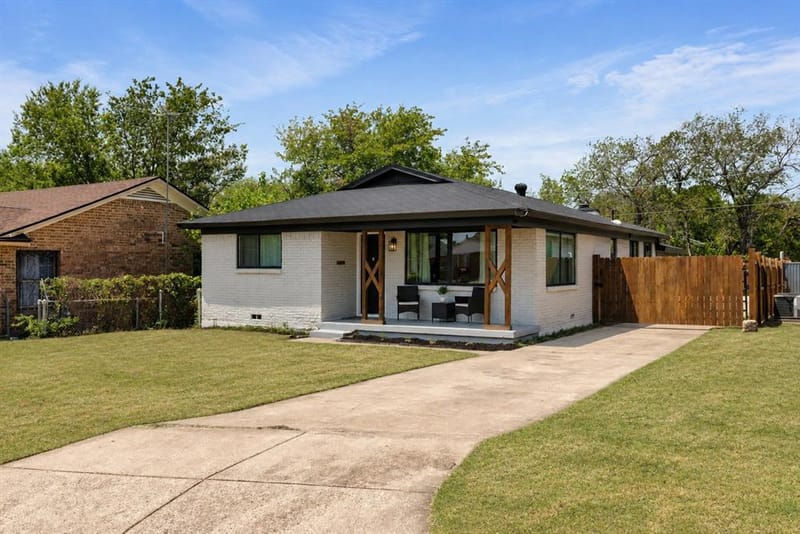 2915 Clinton Avenue, Fort Worth TX 76106 - Photo 2
