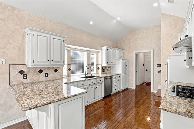 3310 Moss Creek Drive, Grapevine TX 76051 - Photo 4