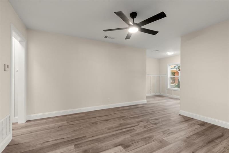 729 Thersa Drive, River Oaks TX 76114 - Photo 3