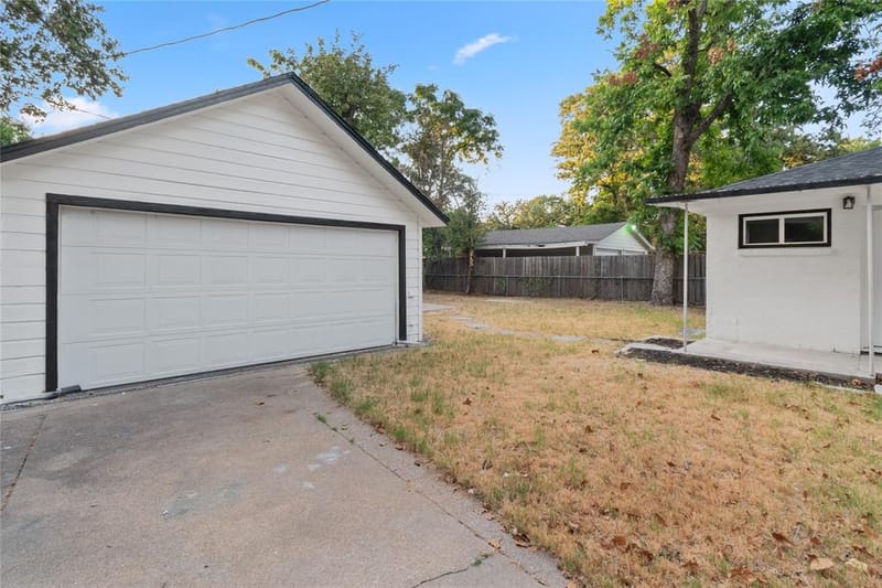 729 Thersa Drive, River Oaks TX 76114 - Photo 32