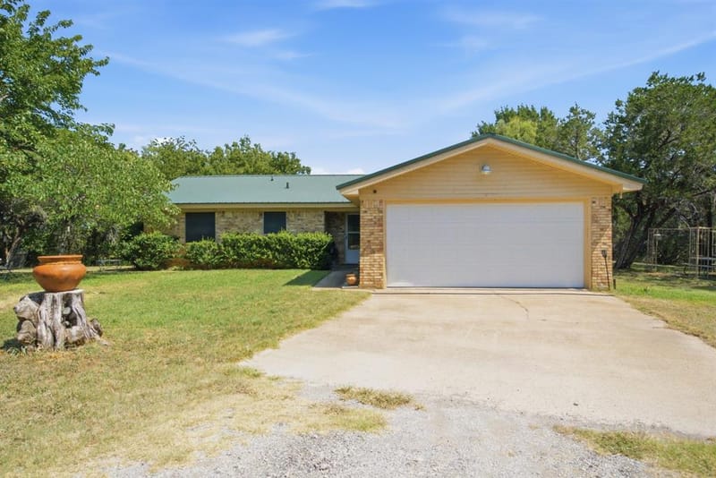 135 Indian Mountain Court, Granbury TX 76048 - Photo 2