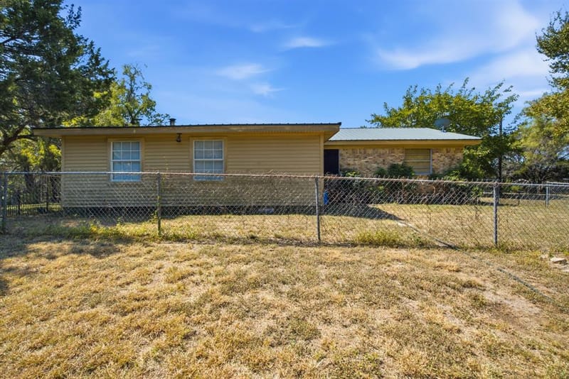 135 Indian Mountain Court, Granbury TX 76048 - Photo 22