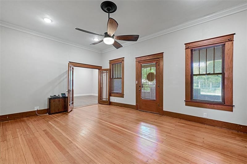 309 W Walnut Street, Whitewright TX 75491 - Photo 8